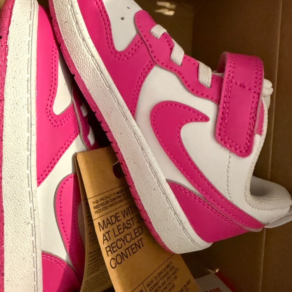 Nike Kids Sneakers in Pink and White